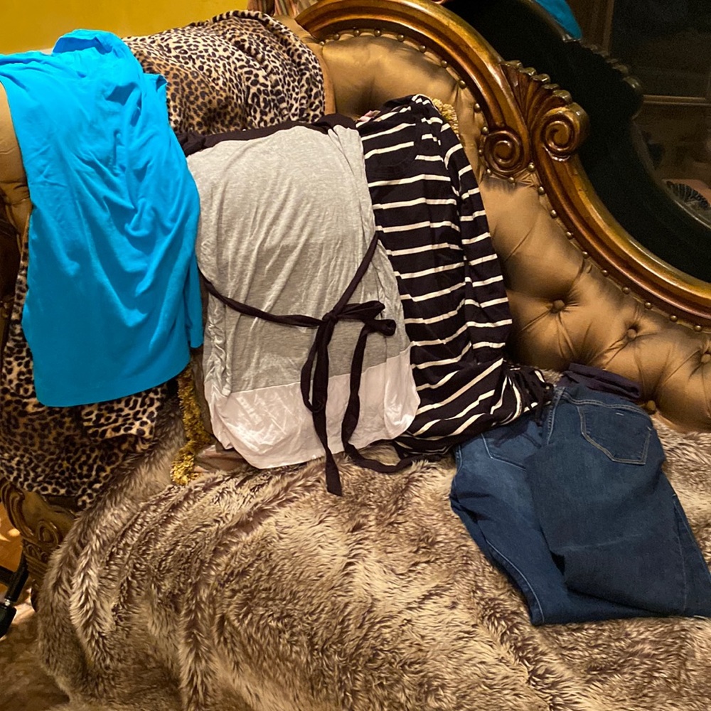 Sold!  5 pc maternity bundle 3 shirts 2 skinny jeans
